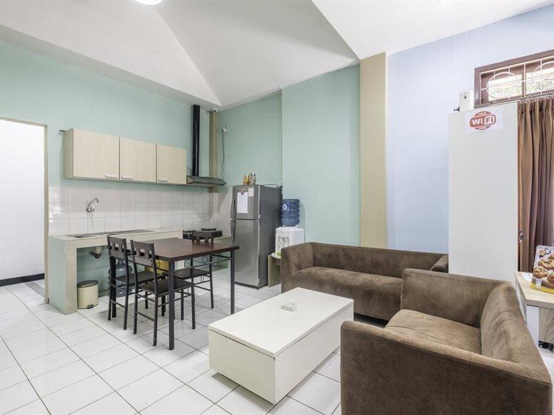 Super Oyo 1568 Stasiun Ka Cirebon Guest House Eksteriør bilde