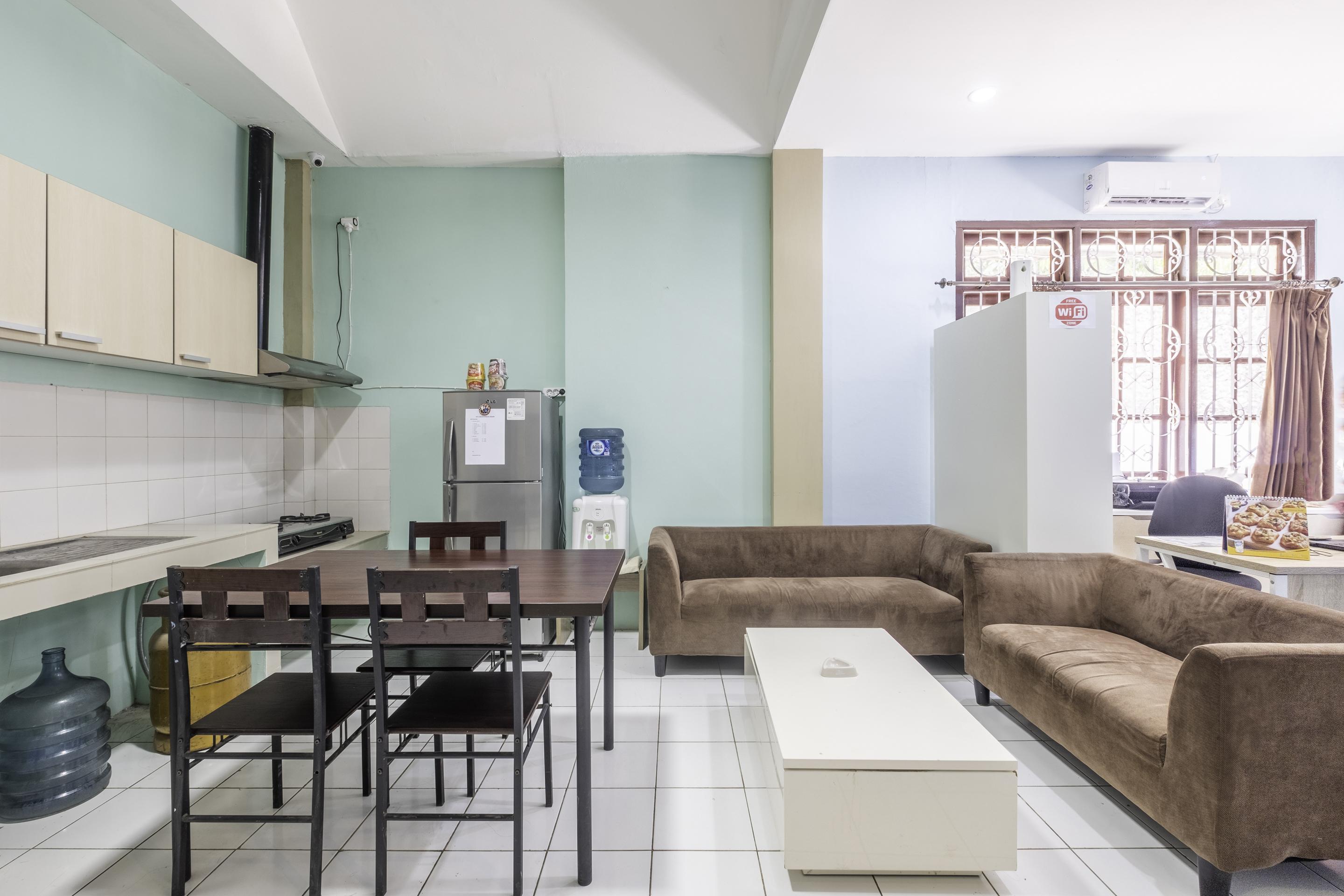 Super Oyo 1568 Stasiun Ka Cirebon Guest House Eksteriør bilde