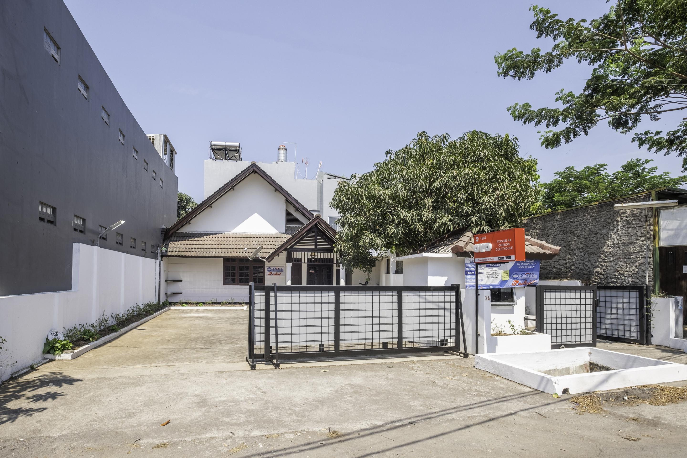 Super Oyo 1568 Stasiun Ka Cirebon Guest House Eksteriør bilde