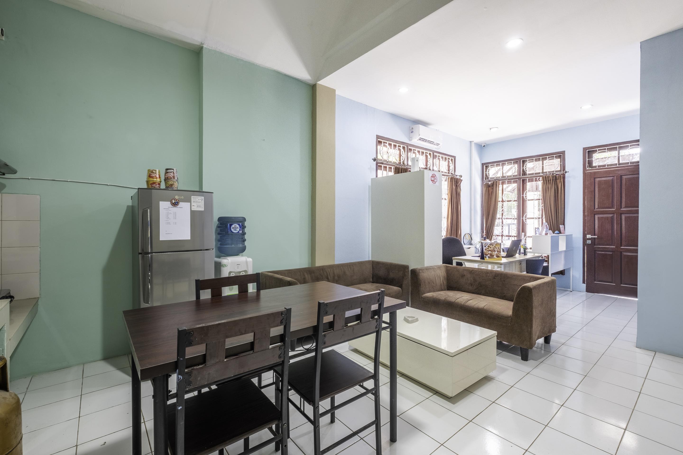 Super Oyo 1568 Stasiun Ka Cirebon Guest House Eksteriør bilde